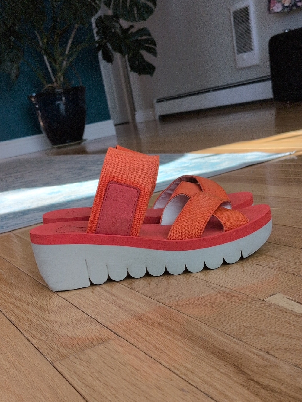 FLY LONDON Yabo platform devil red slip on slide sandals Size 8/8.5